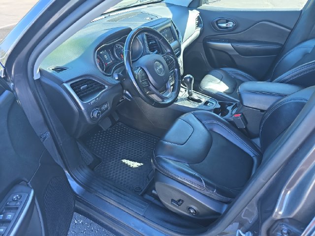 Used 2020 Jeep Cherokee Latitude Plus w/ Cold Weather Group AWD/4WD image 11
