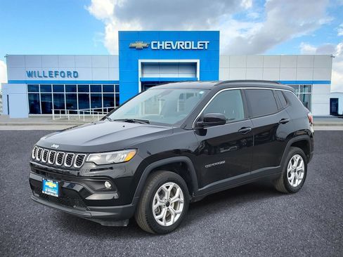 Used 2025 Jeep Compass Latitude AWD/4WD image 1