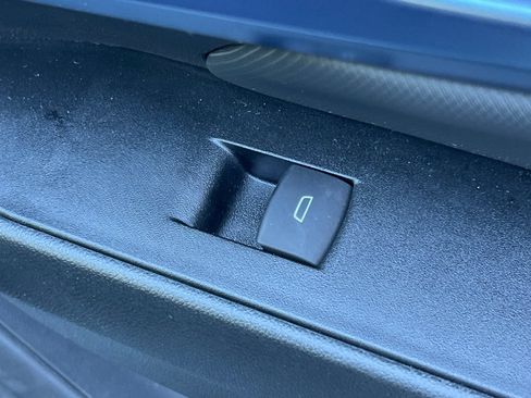 Used 2024 Chevrolet Equinox EV LT FWD image 23