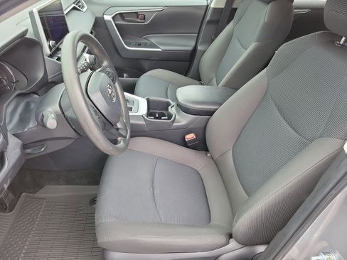 Certified 2025 Toyota RAV4 LE AWD/4WD image 9