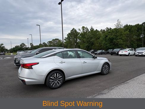 Used 2024 Nissan Altima 2.5 SV FWD image 5