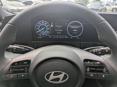 New 2025 Hyundai Elantra Limited image 26