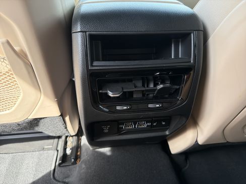 Certified 2025 Jeep Grand Cherokee Limited w/ Luxury Tech Group II AWD/4WD image 13