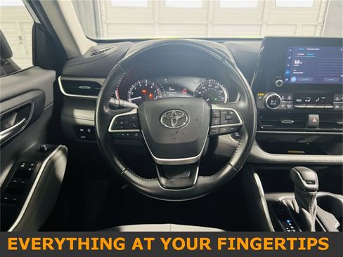 Used 2023 Toyota Highlander XLE image 5