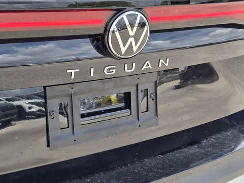 New 2026 Volkswagen Tiguan SE FWD image 9