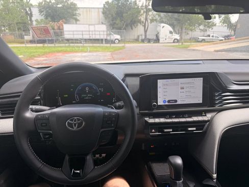 Used 2025 Toyota Camry SE FWD image 2