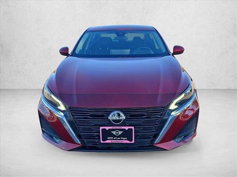 Used 2024 Nissan Altima 2.5 SV w/ SV Premium Package image 2