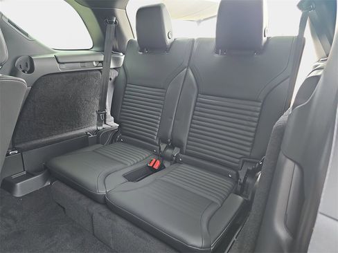New 2026 Land Rover Discovery Limited Edition image 12