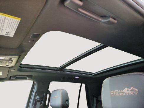 Used 2022 Chevrolet Tahoe High Country AWD/4WD image 23