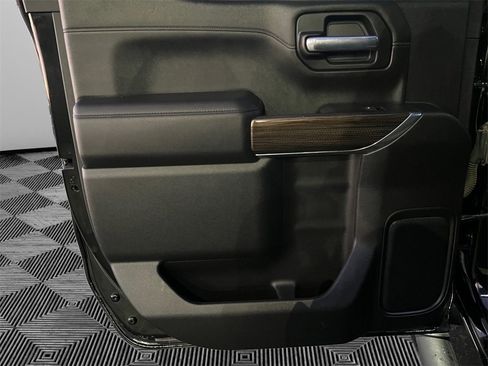 Used 2021 Chevrolet Silverado 1500 LT Trail Boss w/ Convenience Package II image 17