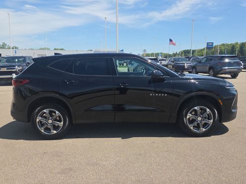 Used 2025 Chevrolet Blazer LT AWD/4WD image 7