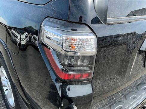 Used 2023 Toyota 4Runner SR5 Premium w/ Moonroof Package AWD/4WD image 19
