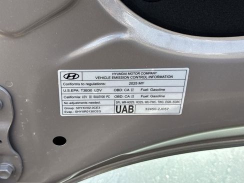 New 2025 Hyundai Elantra Limited image 42