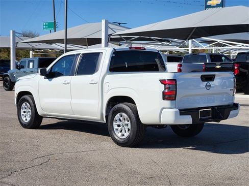 Used 2024 Nissan Frontier SV image 5