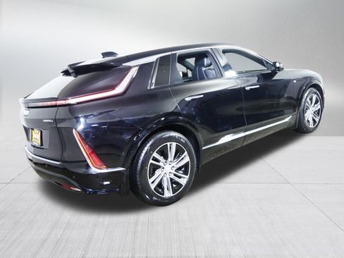 Used 2024 Cadillac Lyriq Luxury w/ LPO, Floor Liner Package AWD/4WD image 7
