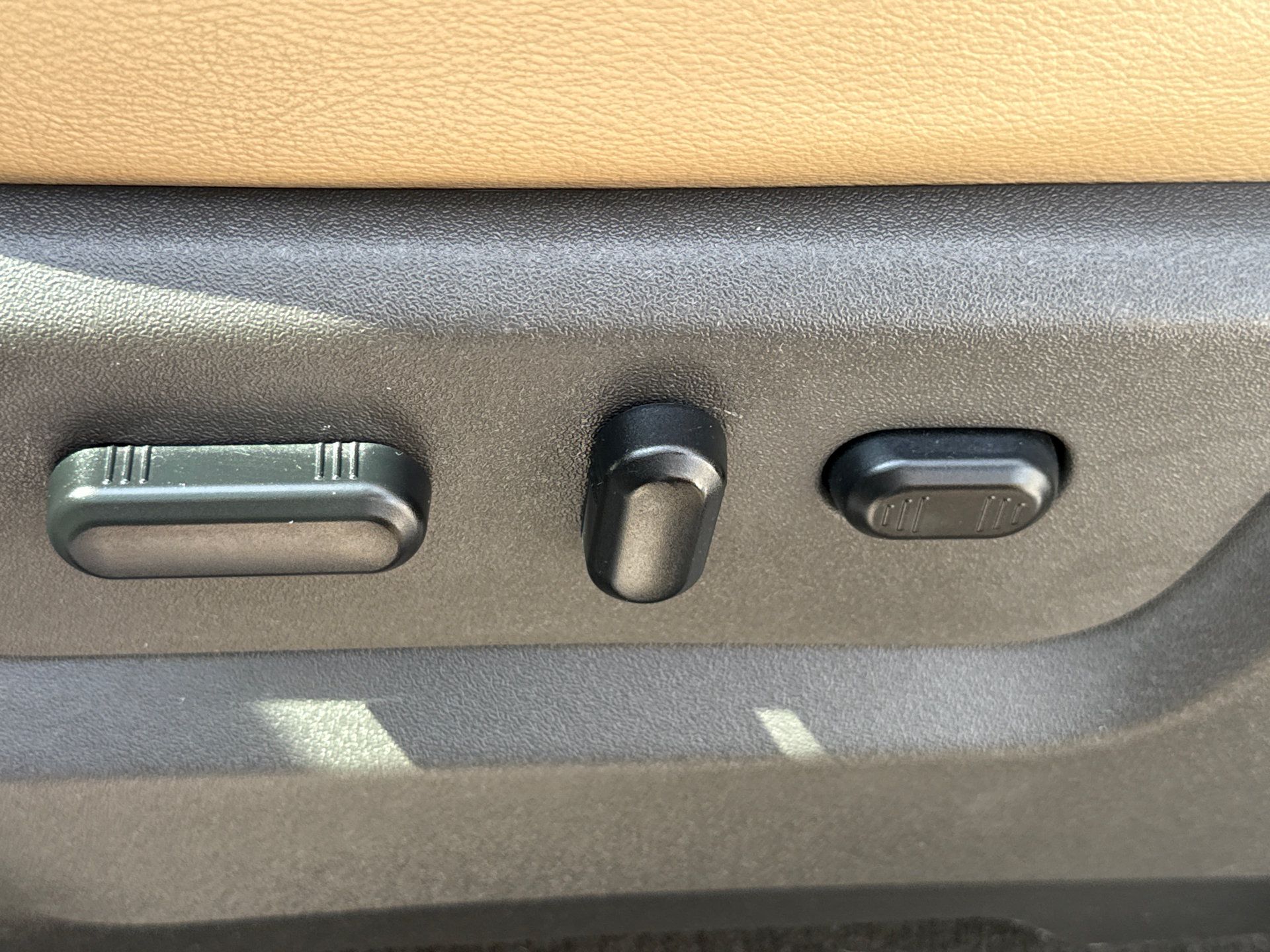 Used 2014 Ford F350 Lariat w/ Lariat Interior Package AWD/4WD image 22