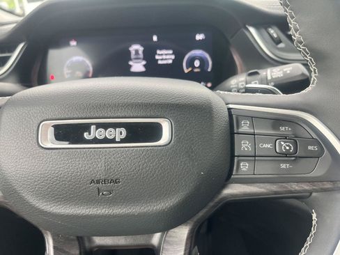 Used 2023 Jeep Grand Cherokee Limited w/ Luxury Tech Group II AWD/4WD image 37