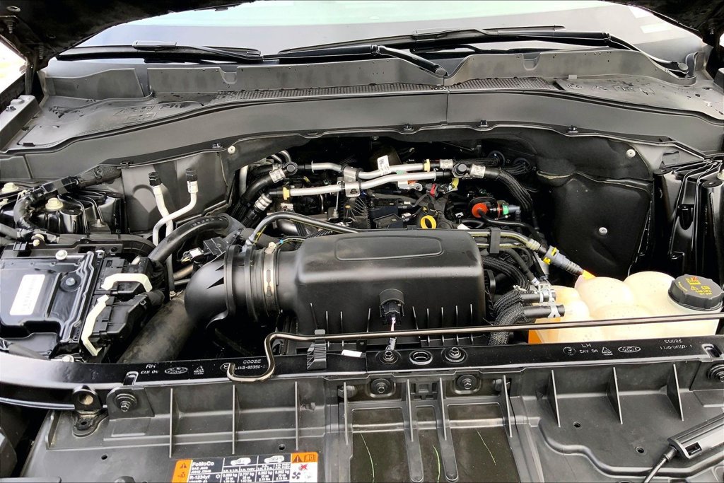 Used 2023 Ford Explorer XLT w/ Equipment Group 202A AWD/4WD image 9