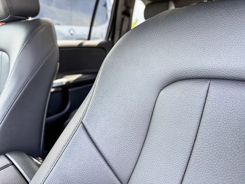 Used 2022 Mercedes-Benz GLB 250 4MATIC w/ Premium Package Lite image 23