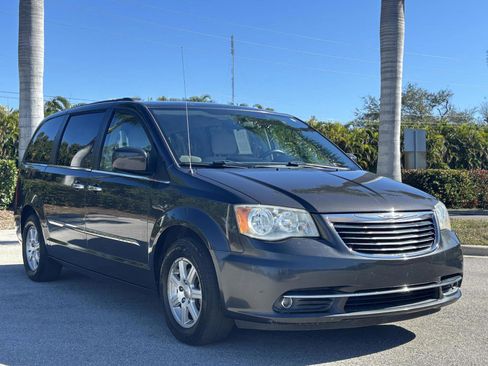 Used 2011 Chrysler Town & Country Touring w/ Security Group image 3