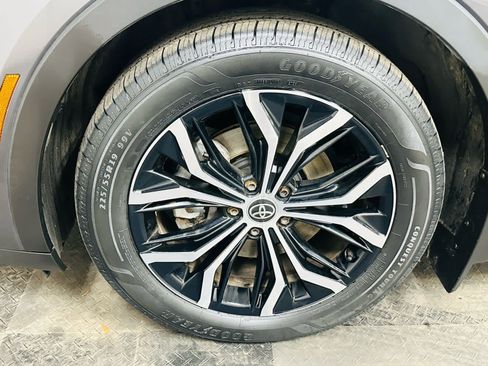 Certified 2023 Toyota Crown AWD/4WD image 28