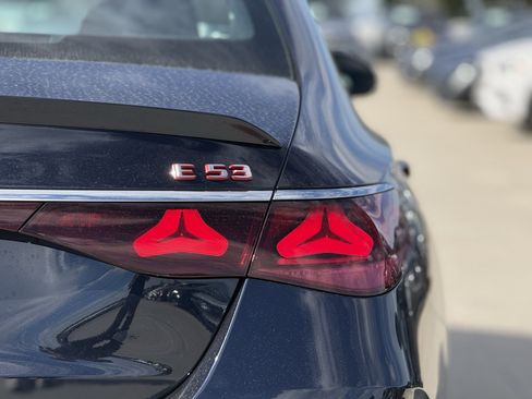New 2026 Mercedes-Benz E 53 AMG e 4MATIC Sedan image 10