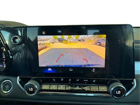 Used 2023 Chevrolet Colorado LT w/ LT Convenience Package II AWD/4WD image 17