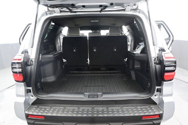 New 2026 Toyota 4Runner SR5 AWD/4WD image 12