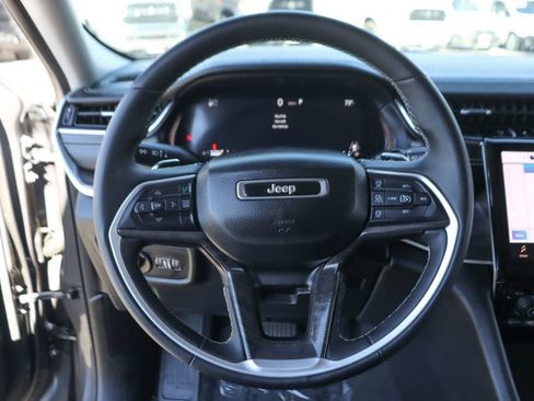 Used 2023 Jeep Grand Cherokee L Limited AWD/4WD image 21
