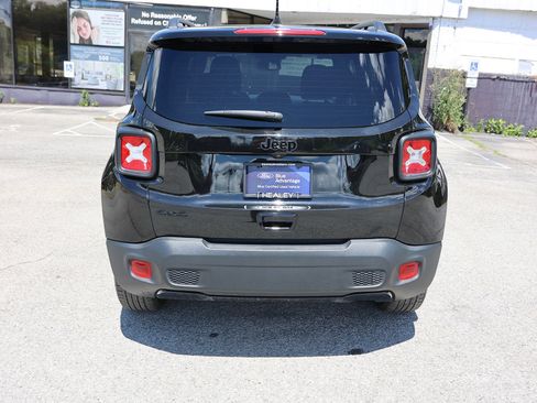 Used 2022 Jeep Renegade Altitude w/ Convenience Group AWD/4WD image 6