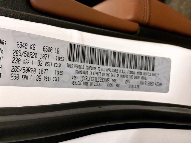 Used 2020 Jeep Grand Cherokee Overland AWD/4WD image 32