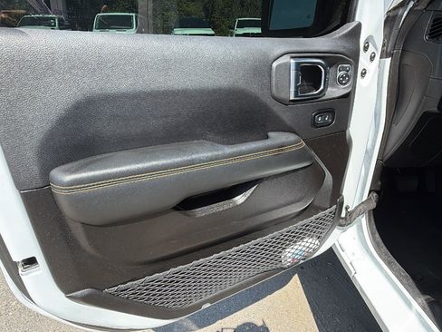 Used 2025 Jeep Wrangler Unlimited Sahara w/ Safety Group AWD/4WD image 14