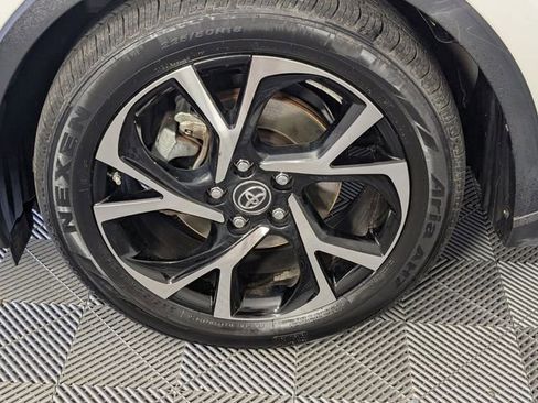 Used 2019 Toyota C-HR XLE FWD image 8
