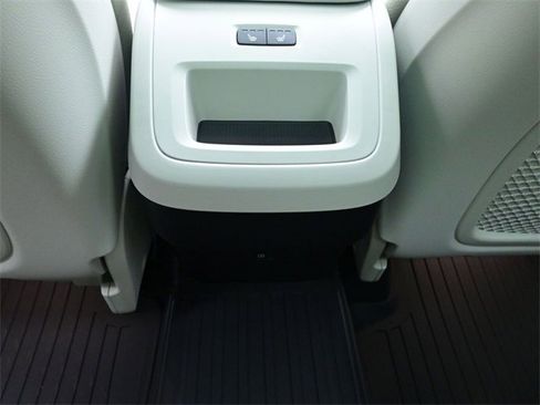 Used 2025 Volvo XC60 B5 Plus w/ Protection Package Premier image 22