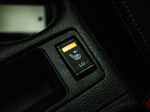 Used 2019 Nissan Rogue SV image 22