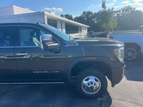 Used 2022 GMC Sierra 3500 Denali w/ Denali Ultimate Package AWD/4WD image 2