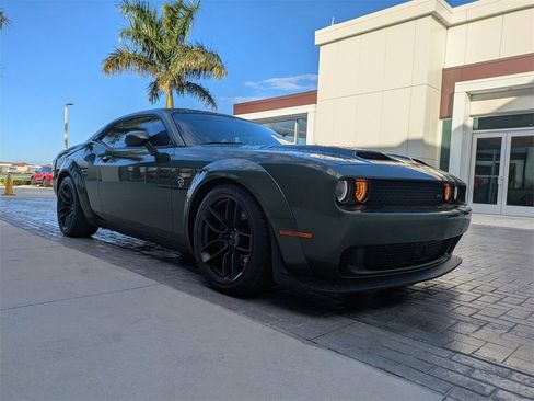 Used 2019 Dodge Challenger SRT Hellcat image 2