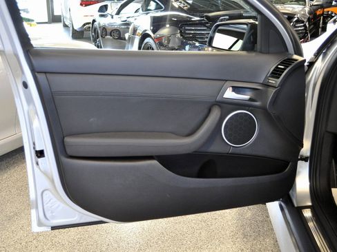 Used 2009 Pontiac G8 GXP RWD image 24