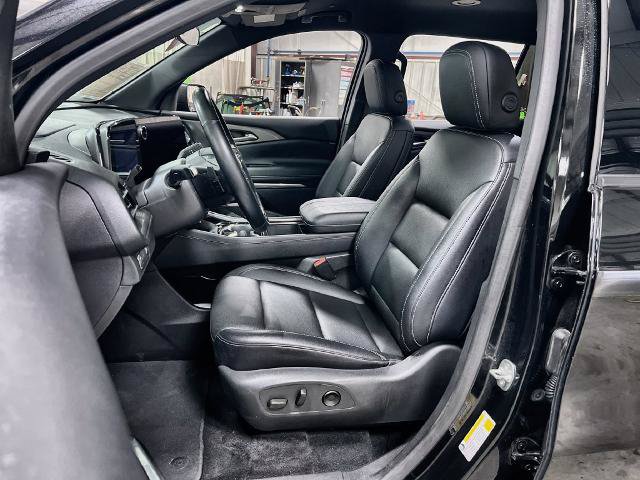 Used 2025 Chevrolet Traverse LT FWD image 11
