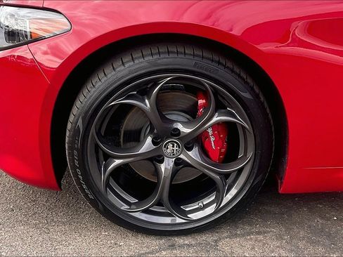 Used 2025 Alfa Romeo Giulia AWD w/ Driving Assist Package image 4