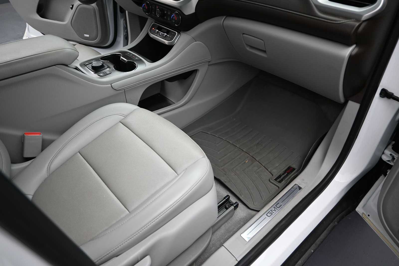 Used 2021 GMC Acadia SLT w/ LPO, Floor Liner Package AWD/4WD image 32