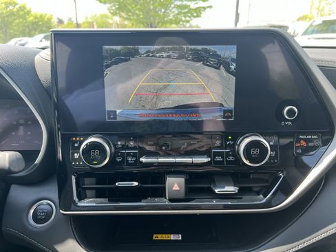 Used 2024 Toyota Highlander Limited AWD/4WD image 27