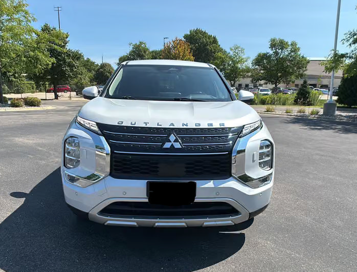Used 2024 Mitsubishi Outlander SE Black Edition FWD image 5