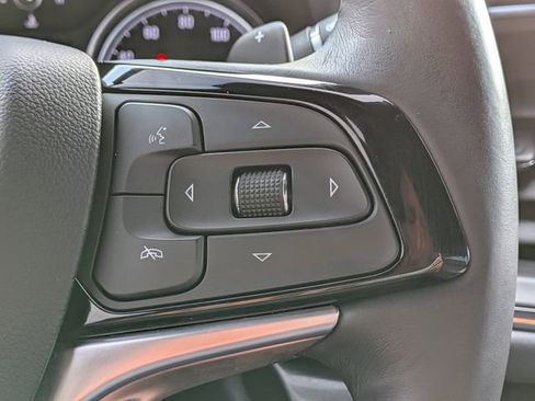 Used 2023 Buick Enclave Essence image 25