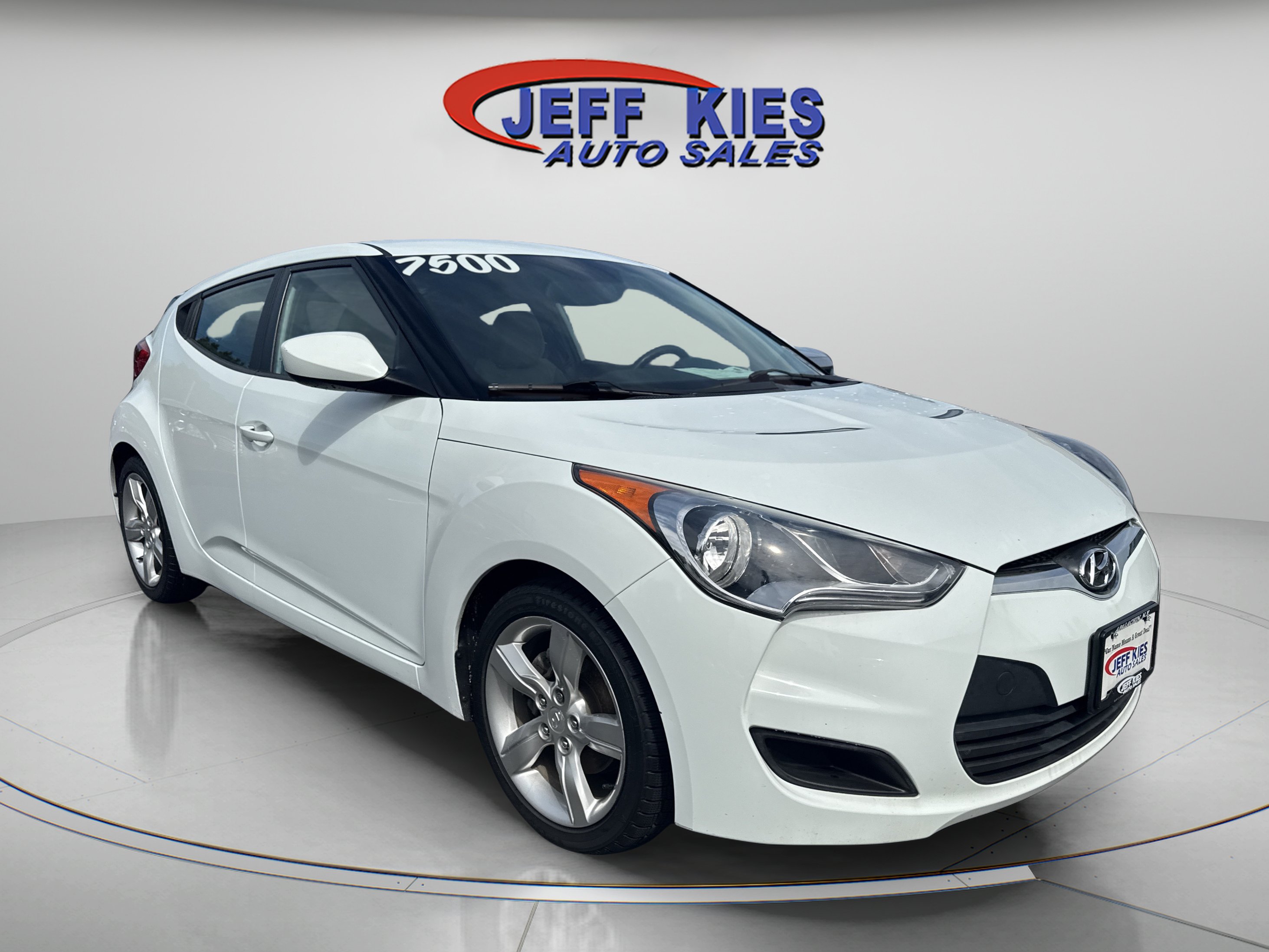 Used 2012 Hyundai Veloster FWD image 3