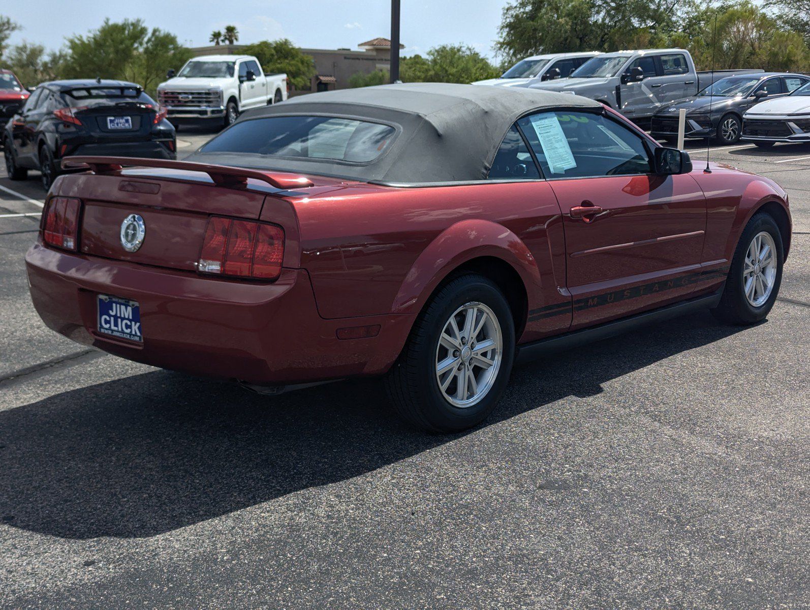 Used 2007 Ford Mustang Convertible RWD image 2
