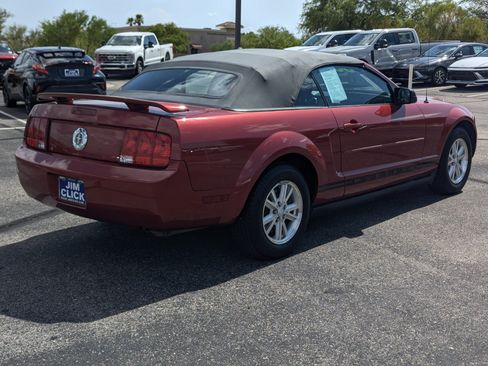 Used 2007 Ford Mustang Convertible RWD image 2