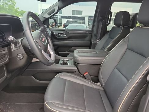 Used 2024 GMC Yukon XL SLT w/ SLT Luxury Package AWD/4WD image 19