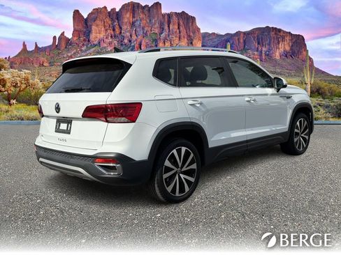 Used 2023 Volkswagen Taos SE w/ Panoramic Sunroof Package image 8