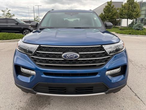 Used 2023 Ford Explorer XLT w/ Equipment Group 202A AWD/4WD image 2